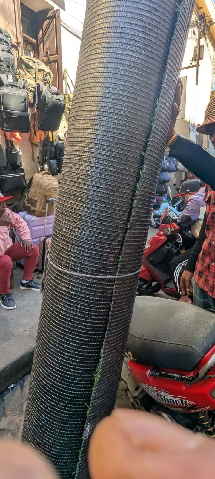 Rouleau de gazon synthétique prêt à la livraison